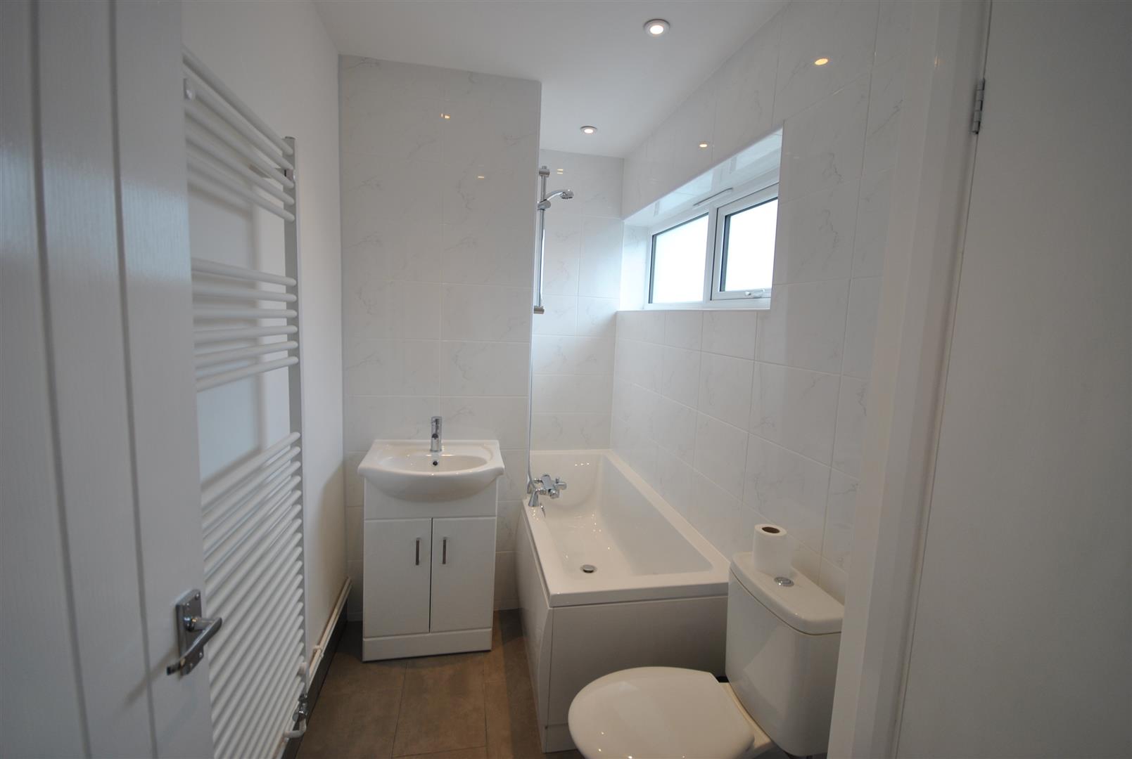 2 Bedrooms, Bungalow